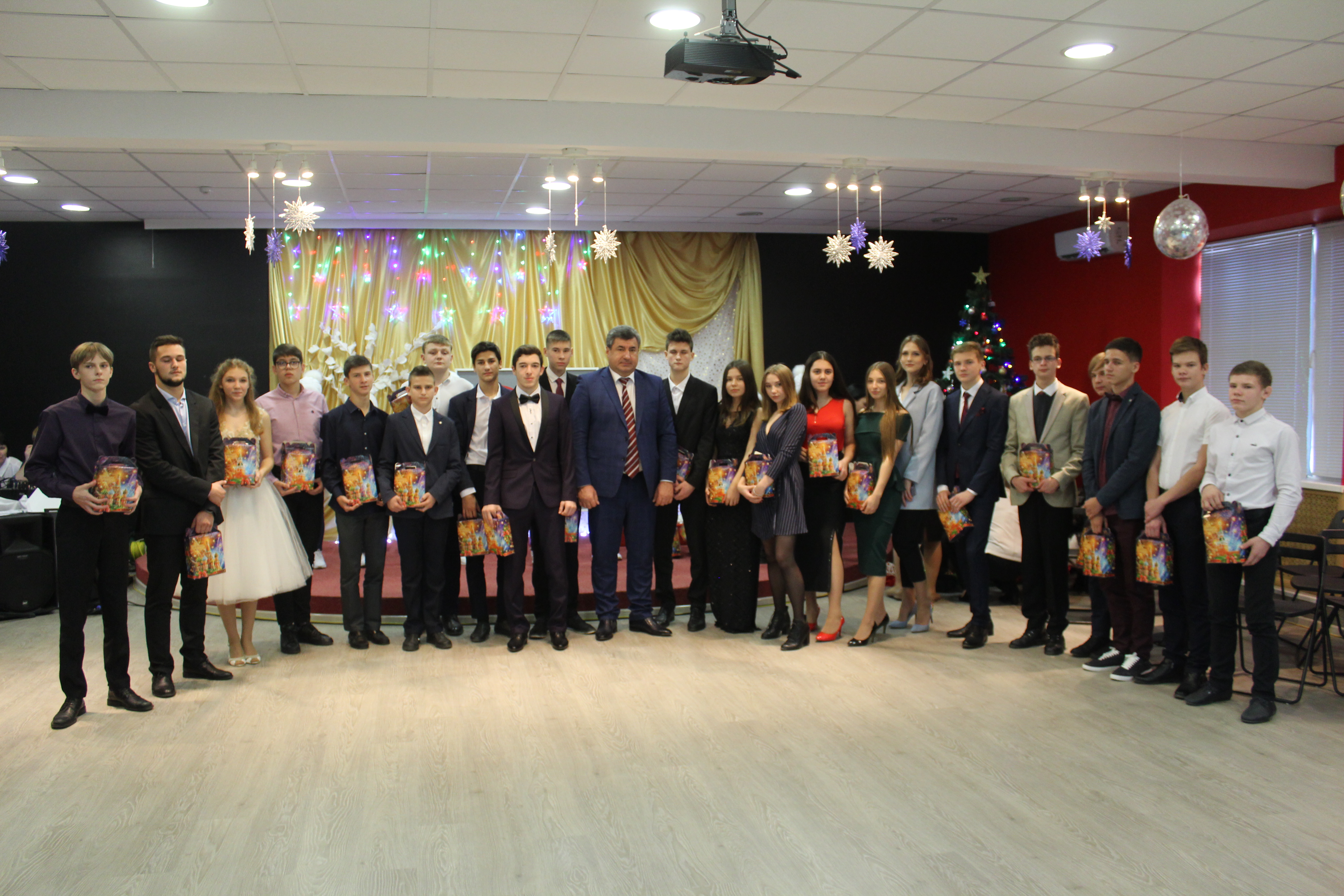 В МКЦ «Этаж» чествовали юных талантов Северского района
