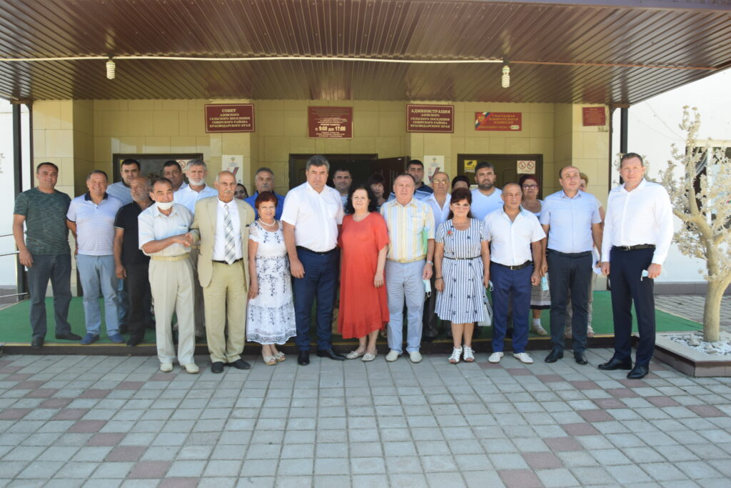 В Азовском ДК прошла встреча с лидерами национально-культурных организаций и общин. Подвели итоги работы за 5 лет.