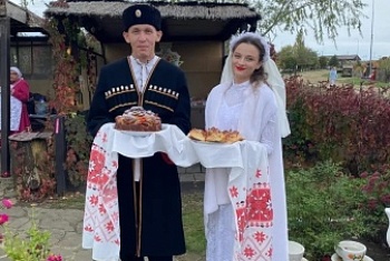 В выставочном комплексе "Атамань" проводится мероприятие "Покров день в Атамани"