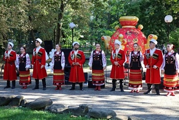 Праздник души и урожая: как прошел фестиваль «Яблочная фантазия» в Северском районе
