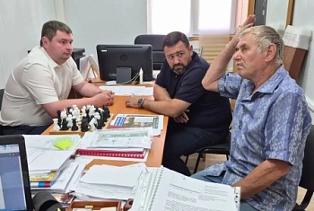 Депутаты Северского района Артур Ефремов и Евгений Смычагин провели очередной прием граждан в станице Новодмитриевской
