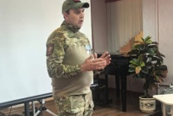 ВДОХНОВЛЯЮЩАЯ ВСТРЕЧА С ВЕТЕРАНОМ БОЕВЫХ ДЕЙСТВИЙ В ЧЕРНОМОРСКОЙ ДЕТСКОЙ ШКОЛЕ ИСКУССТВ