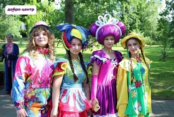 Волонтеры культуры на районном фестивале "Венок дружбы"